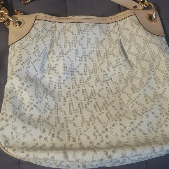 Michael Kors Vanilla PVC purse/crossbody - Picture 3 of 16